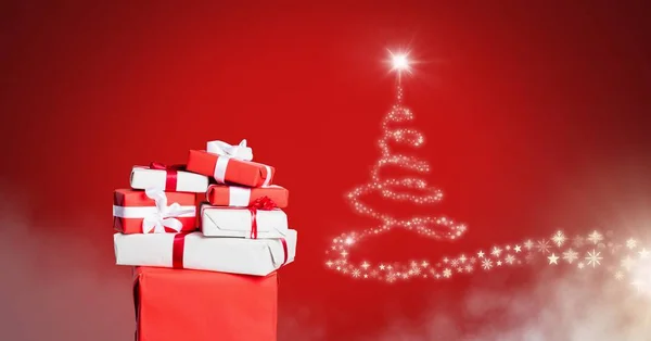 Coffrets cadeaux et flocon de neige forme de motif arbre de Noël lumineux — Photo
