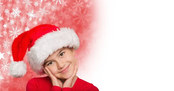 Lány a Santa kalap és hópehely karácsonyi minta — Stock Fotó
