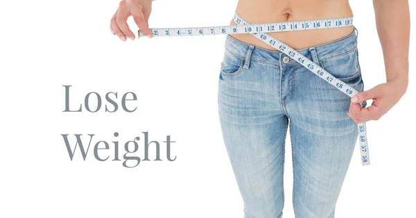 失う重量テキストと女性のウエストを測定 — ストック写真