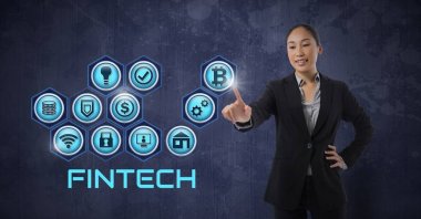 İş kadını Fintech dokunmadan 