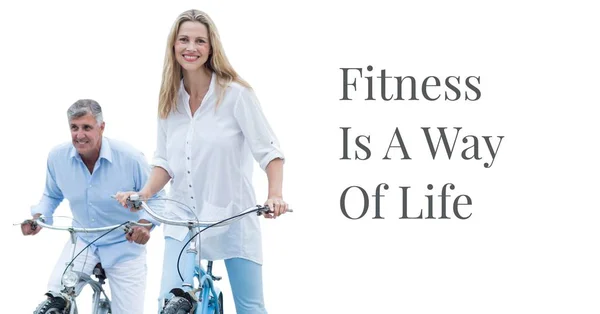 Fitness is een manier van leven tekst met paar op de fiets — Stockfoto