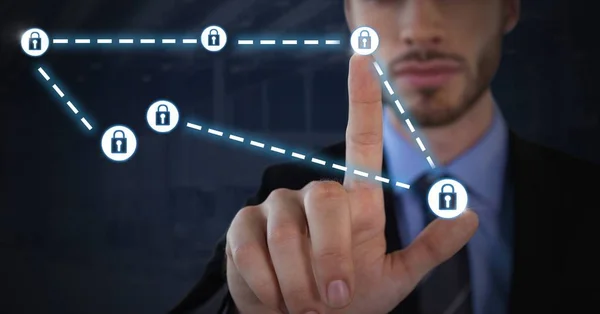 Zakenman aanraken security lock pictogrammen verbinden — Stockfoto