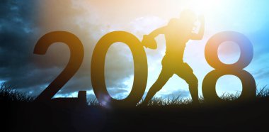 Amerikalı futbolcu koşuyor