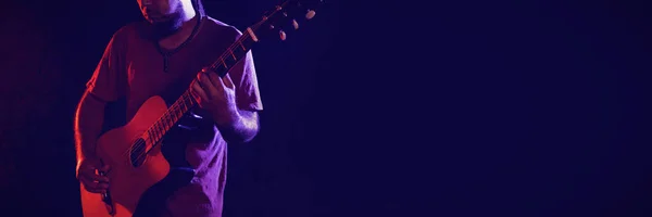 Guitarrista atuando no clube — Fotografia de Stock