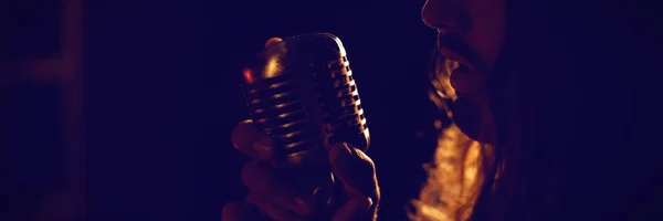 Male singer performing in nightclub — Stock Photo, Image