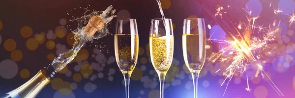 Dvě plné sklenice šampaňského — Stock fotografie