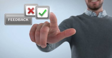 Geri bildirim simgesi düğmeleri dokunmadan adam