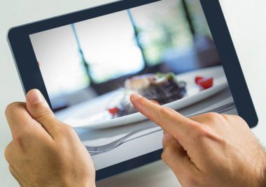 Tablet restoranda dokunmadan el 