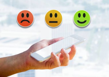 El ele tutuşan telefon