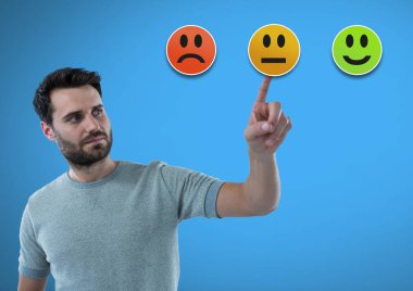 Geribildirim gülen memnuniyeti simgeler dokunmadan adam