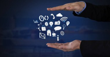 Karışık çeşitli app simgeleri ve işadamı 