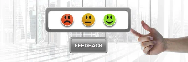 Hand att vidröra feedback smiley ansikten — Stockfoto