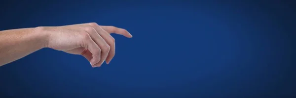 Mão apontando com fundo azul — Fotografia de Stock