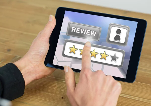 Tablet ile holding eller inceleme Yıldız derecelendirmeleri