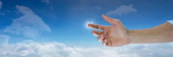 Hand aanraken van de hemel — Stockfoto