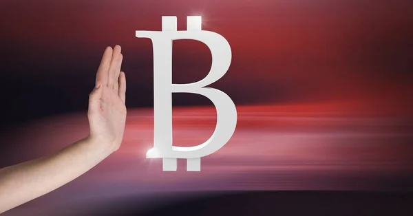Ручная работа с символом bitcoin — стоковое фото