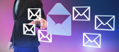 parmak görünmez arabirimde dokunmadan işadamı 