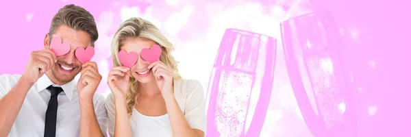 Digital Komposit Valentines Par Hålla Hjärtan Över Ögonen Med Champagneglas — Stockfoto