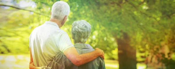 Happy Old Couple Smiling Park Sunny Day — Stock Photo, Image