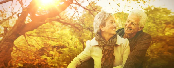 Senior Couple Park Autumns Day — Stock Photo, Image