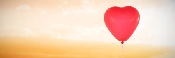 Sevgililer Günü Kalp Balon Günbatımı Bulutlar Ile Karşı — Stok fotoğraf