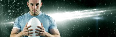 Top Spot ile kameraya bakarak Rugby oyuncusu