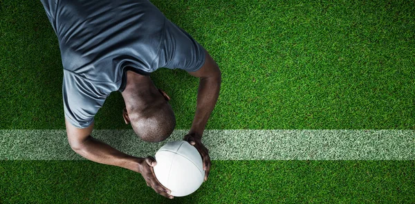 Visão Traseira Atleta Jogando Bola Rugby Contra Arremesso Com Linha — Fotografia de Stock