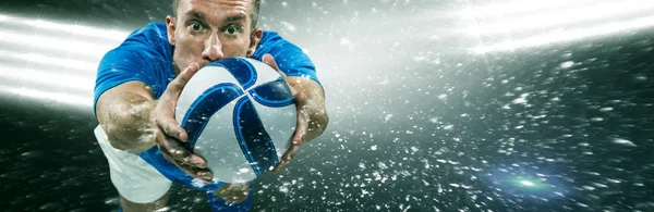 Retrato Comprimento Total Jogador Futebol Americano Mergulho Contra Holofotes — Fotografia de Stock