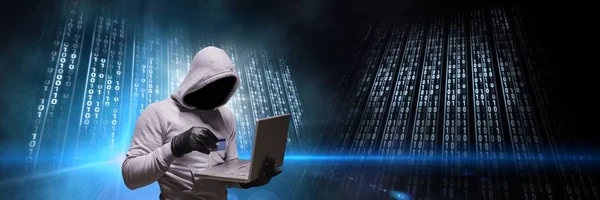 Komposit Digital Dari Hacker Anonim Dengan Kode Antarmuka Biner Komputer — Stok Foto