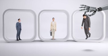 Bir iş adamı arka plan iş adamları ile seçme Robot el dijital bileşik