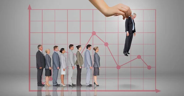 グラフとビジネスの人々 と灰色の背景上のビジネスの男性を選択する手のデジタル合成 — ストック写真