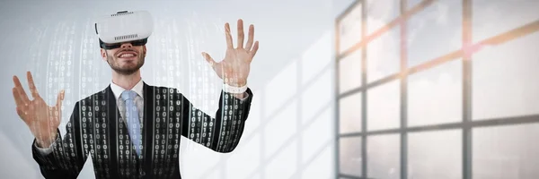 Hombre Negocios Sonriente Con Gafas Gestos Sobre Fondo Blanco Contra — Foto de Stock