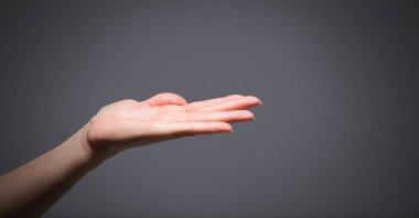 El ile gri arka plan açık dijital bileşik