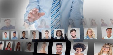 Midsection portre kolaj satır büyük karşı görünmez nesneye dokunun gibi davranarak işadamı