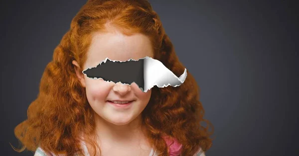 Kız Dijital Bileşik Gözler Hakkında Yırtık Kağıt — Stok fotoğraf