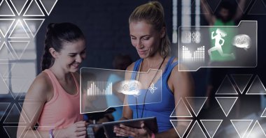 Athletic dijital bileşik kadın spor salonunda sağlık arayüzü ile uygun