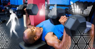 Athletic dijital bileşik adam spor salonunda sağlık arayüzü ile uygun