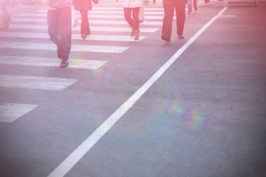 Yayalar yol geçtikten düşük bölümü