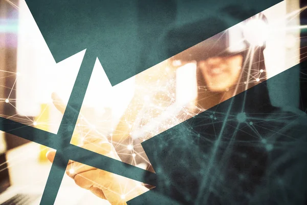 Sanal gerçeklik kulaklık kullanarak kadın karşı siyah arka plan üzerine beyaz çizgiler