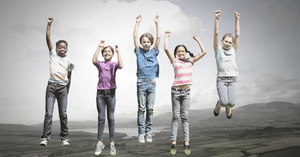 Digitale Composiet Van Kinderen Springen Van Vreugde Hemel Met Natuurlijke — Stockfoto