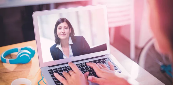 Zakenman Laptop Tegen Zakenvrouw Gebruiken Office — Stockfoto