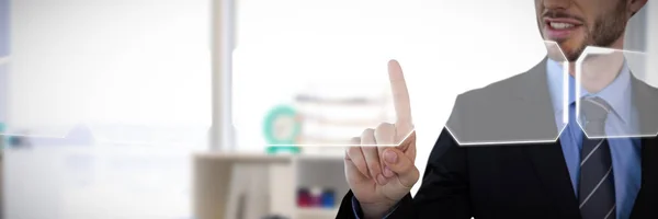 Sección Media Del Empresario Sonriente Tocando Pantalla Invisible Contra Ordenador — Foto de Stock