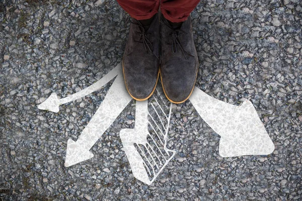 Casual Benen Lederen Schoenen Tegen Betonnen Vloer — Stockfoto