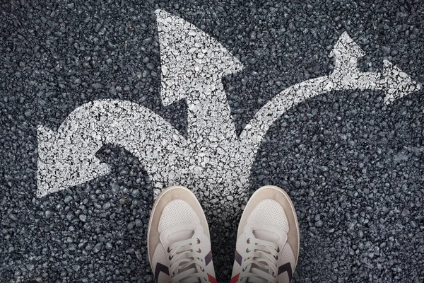 Odak spor giyim ayakkabı siyah yol karşı