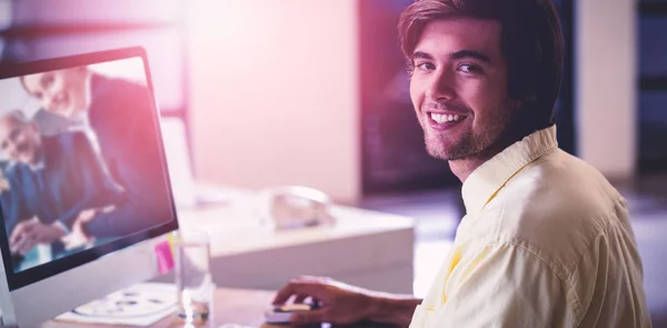 Retrato Del Hombre Negocios Sonriente Contra Retrato Del Hombre Negocios —  Fotos de Stock