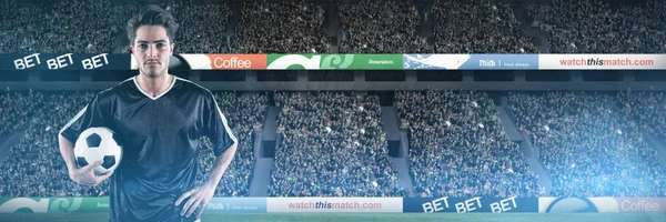 Futbol arenasında rugby hayranları karşı kendine güvenen oyuncu portresi