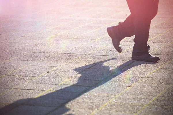 Χαμηλό Τμήμα Του Περπάτημα Άνθρωπος Στο Πεζοδρόμιο — Φωτογραφία Αρχείου