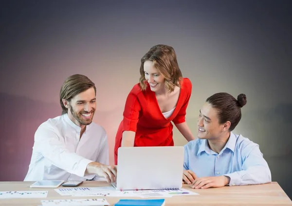 Digitaler Verbund Von Geschäftsleuten Die Laptop Arbeiten — Stockfoto