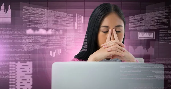 Digital Komposit Affärskvinna Som Arbetar Laptop Med Textgränssnitt — Stockfoto