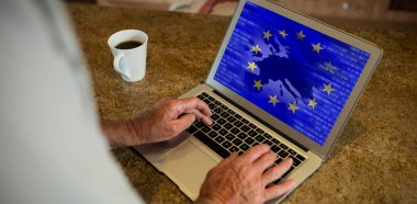 Komuta sizde dizüstü kullanarak kırpılmış görüntü karşı ikili kodları ile Avrupa Birliği bayrağı